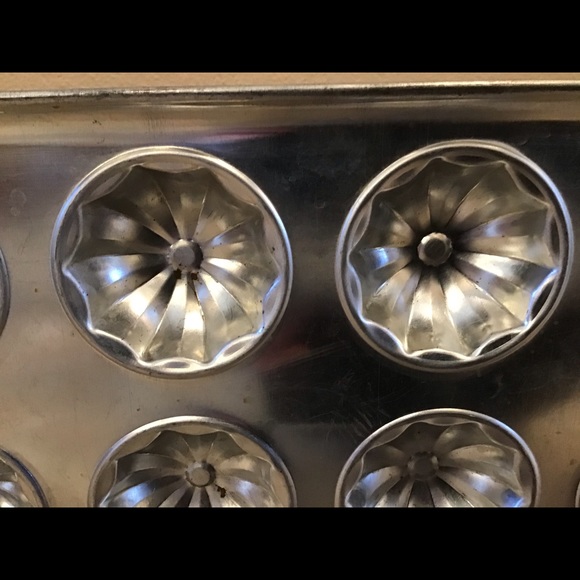 Kitchen Fluted Cupcake Pan 12 Cup Poshmark